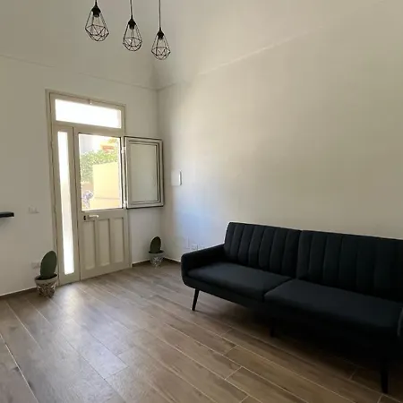 Casa Indipendente * Tonnara di Bonagia